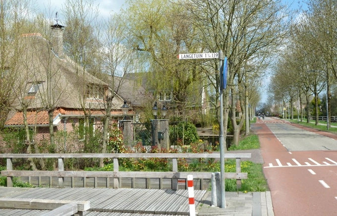 De lintbebouwing in Zwaag