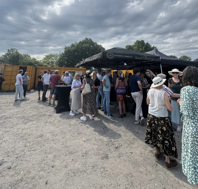 Waterroos viert feestelijke start bouw